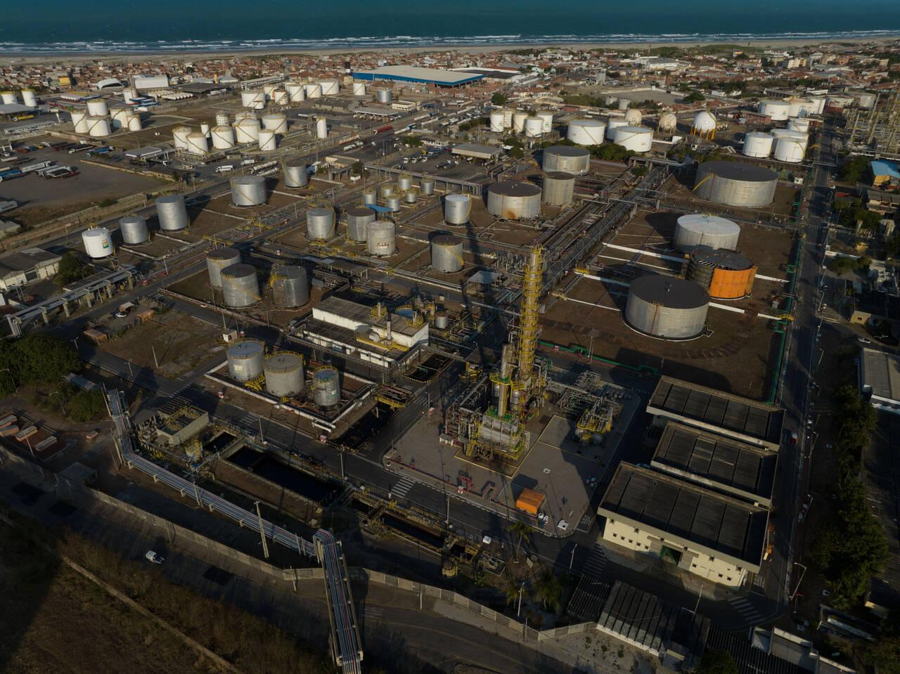 Foto aérea da refinaria Lubnor, de Fortaleza