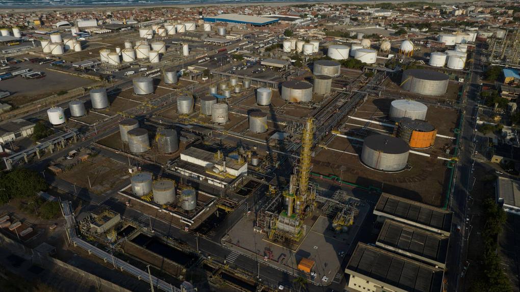 Foto aérea da refinaria Lubnor, de Fortaleza