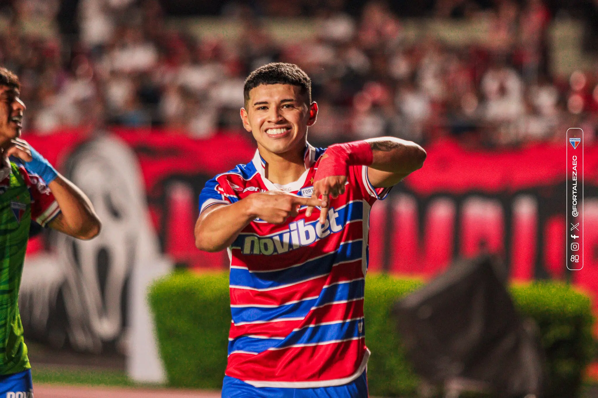 Machuca comemora gol marcado pelo Fortaleza