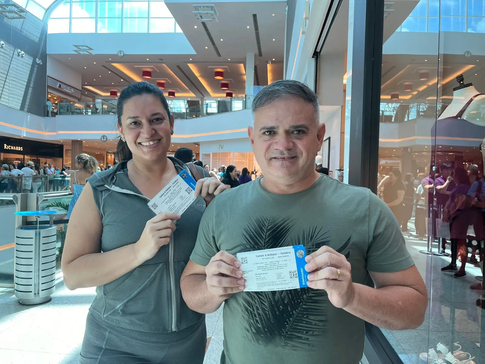 O empresário Zezeu Lima garantiu os ingressos com a amiga Camila