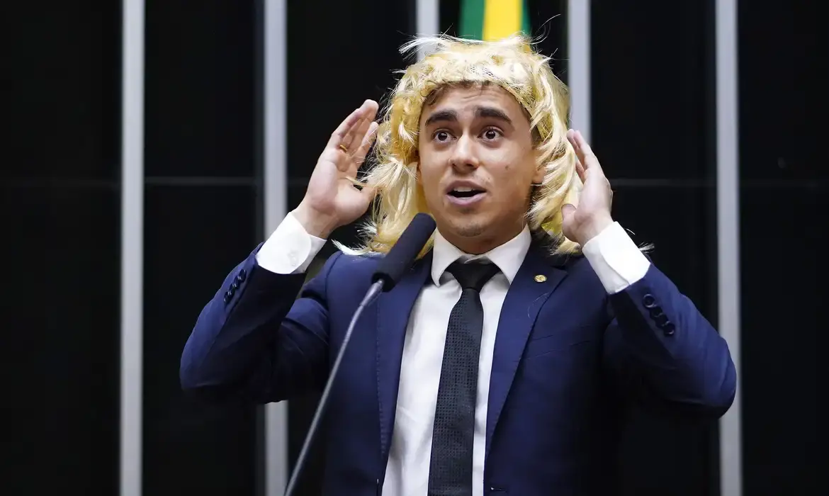Deputado Nikolas Ferreira é acusado de transfobia por discurso na Câmara dos Deputados