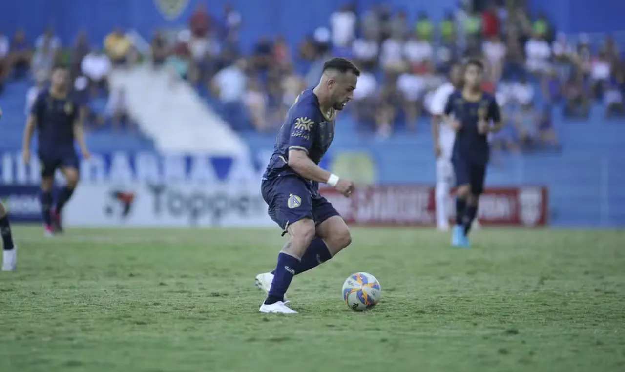 Igor Torres em ação pela Aparecidense