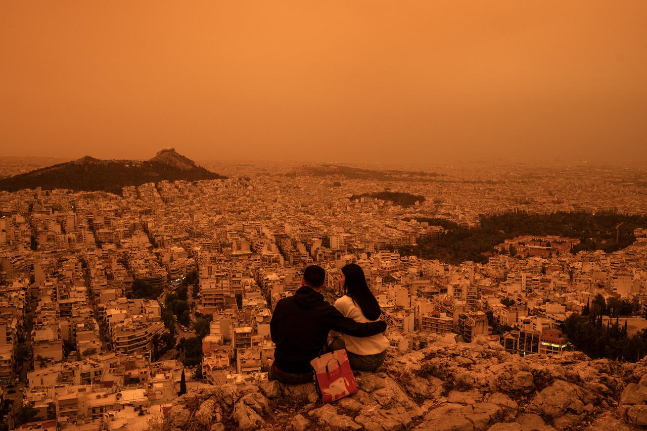 Nuvem de poeira em Atenas, Grécia, no dia 23 de abril de 2024.