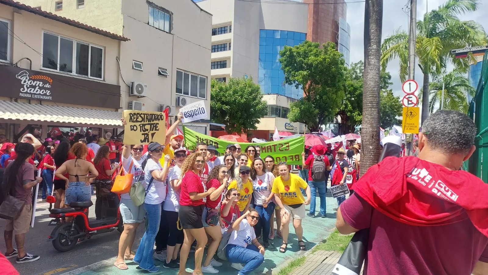Manifestantes são de várias categorias e dos níveis municipal, estadual e federal
