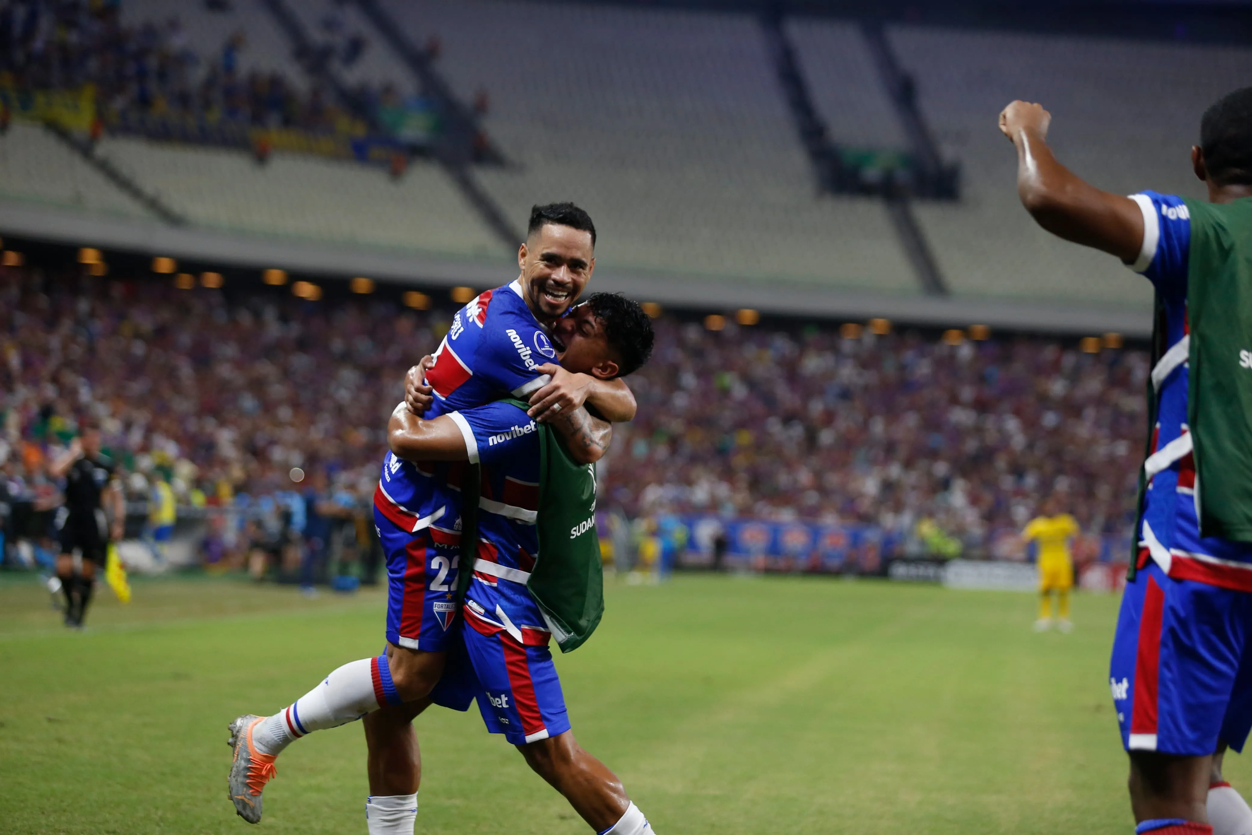 O Leão voltou avassalador no 2º tempo e construiu a goleada