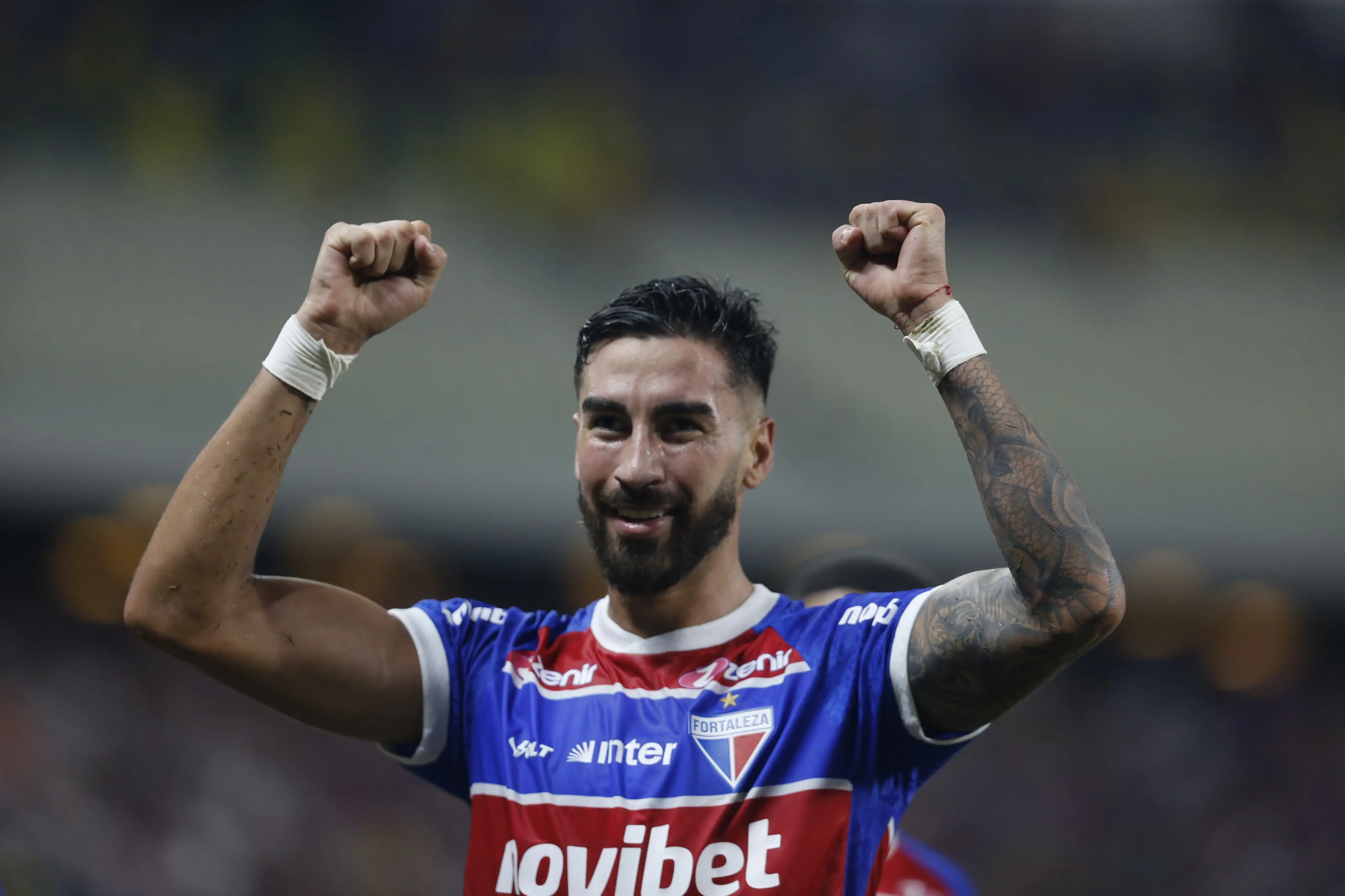 Lucero comemora gol marcado pelo Fortaleza