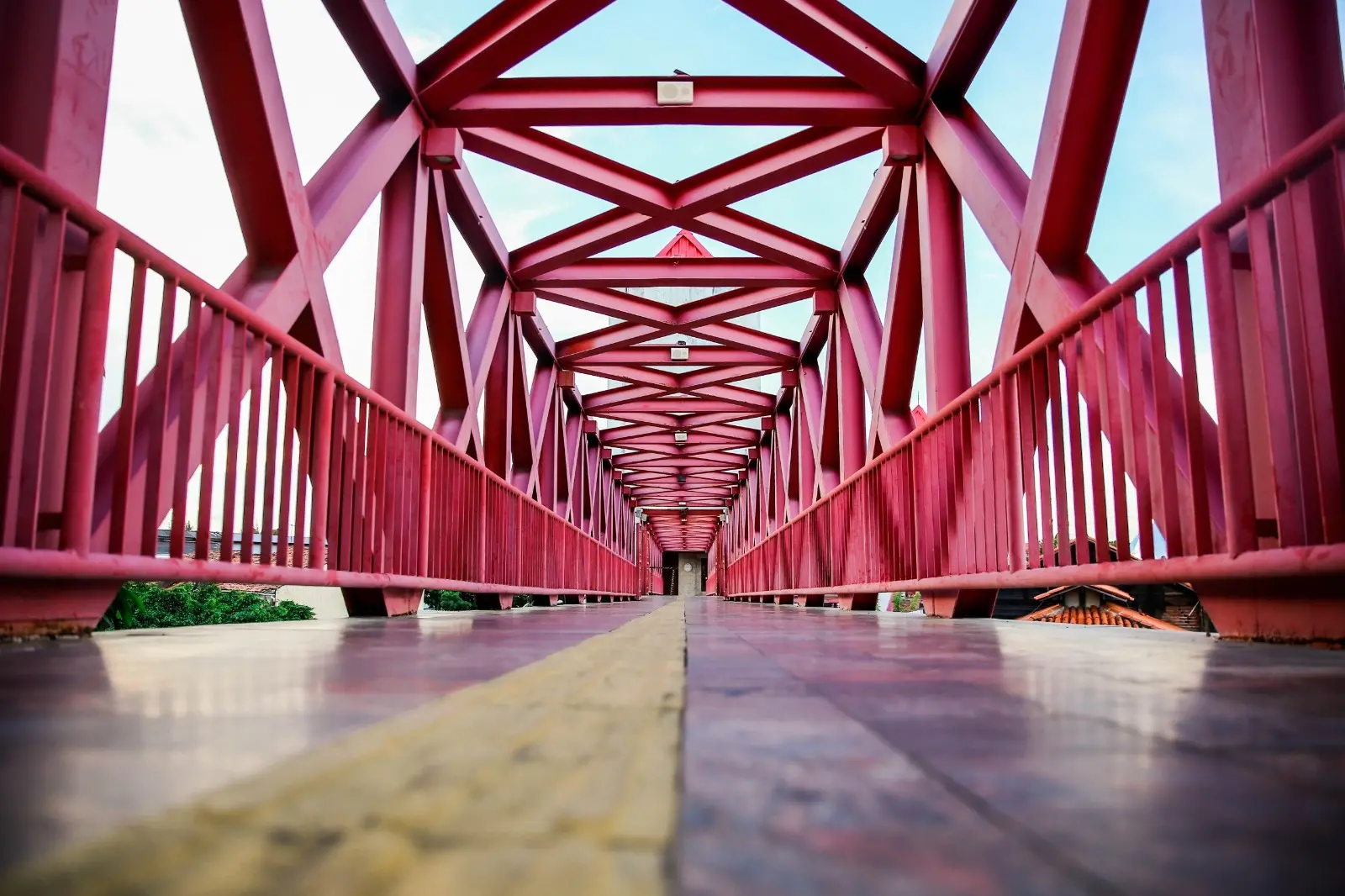 Icônica passarela do Dragão do Mar é parte do projeto original de Fausto Nilo e Delberg Ponce de Leon