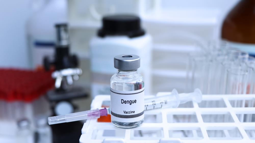 Dose de vacina contra a dengue em laboratório