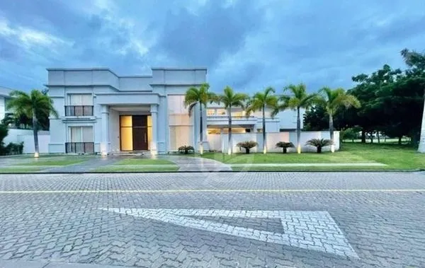 Casas de luxo, a exemplo das construídas no Alphaville, podem estar em loteamentos de Fortaleza