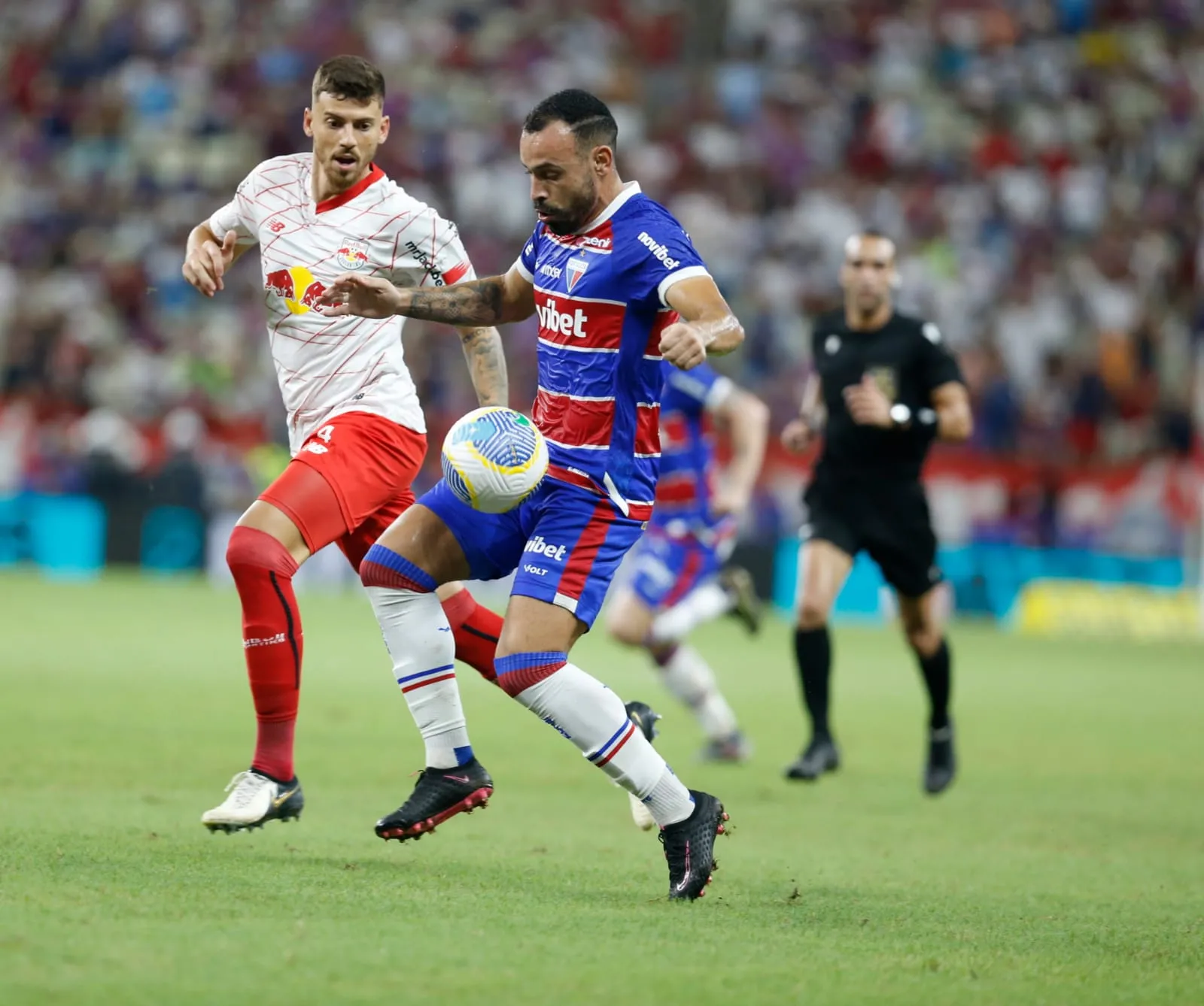 Na etapa final de jogo, o Fortaleza pressionou, mas ficou no empate