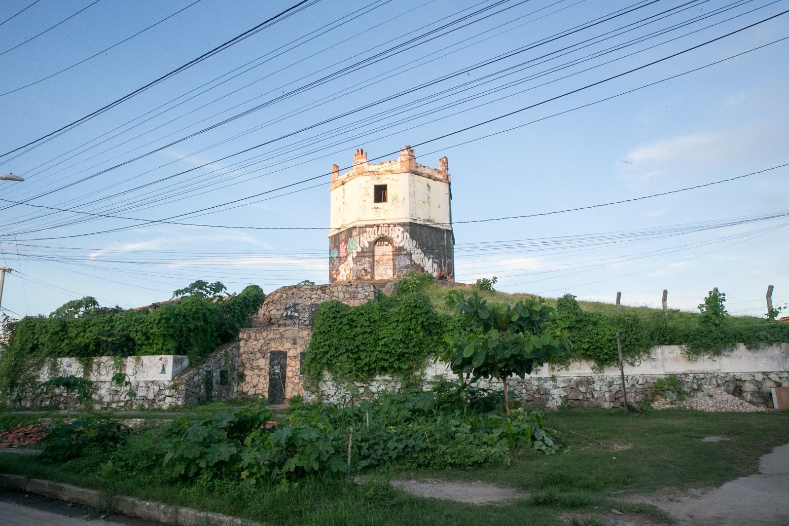 situação de abandono no Farol do Mucuripe