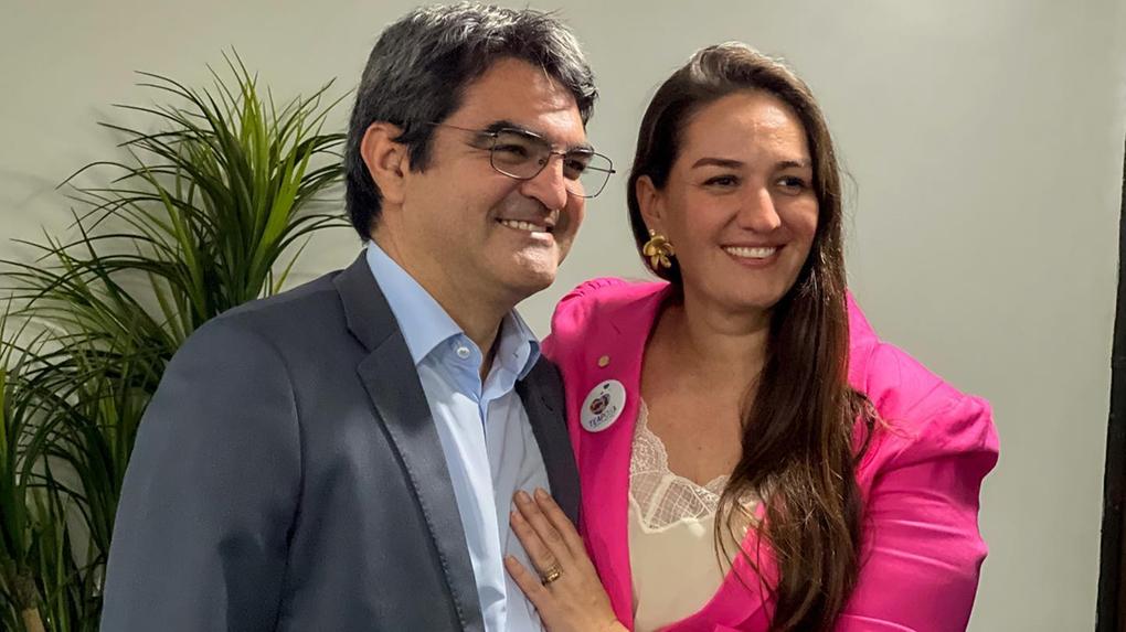 O prefeito Tiago Lutiani (PT) e a esposa, deputada estadual Luana Régia (Cidadania), são alvos de críticas do ex-prefeito Tino Ribeiro