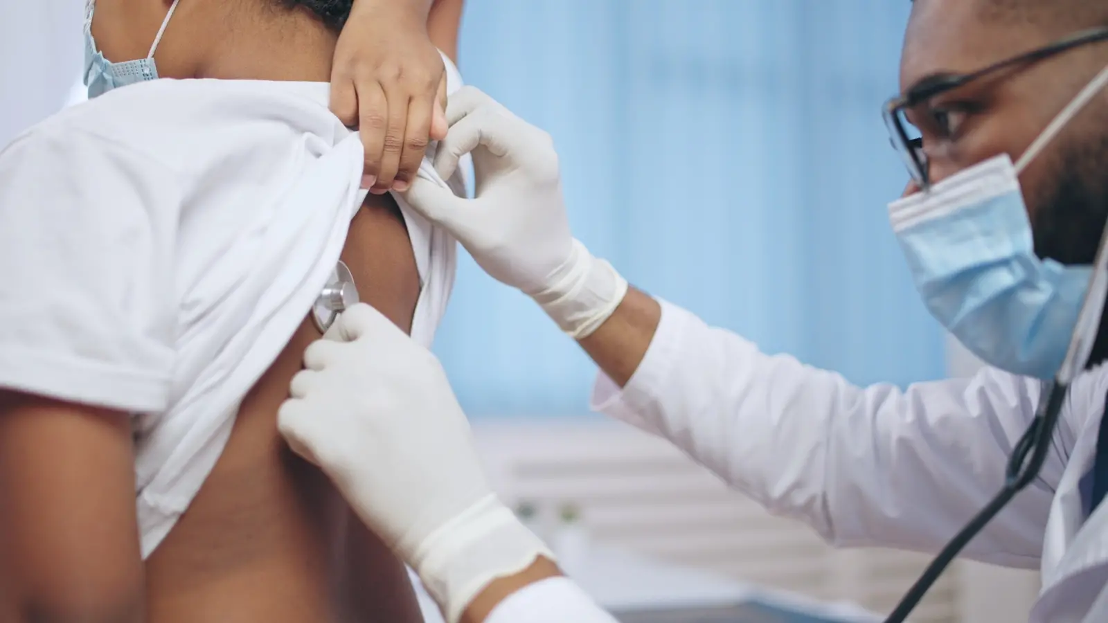 Imagem da notícia: Pneumonia: atendimentos de bebês e crianças em UPAs de Fortaleza dobram em 3 meses