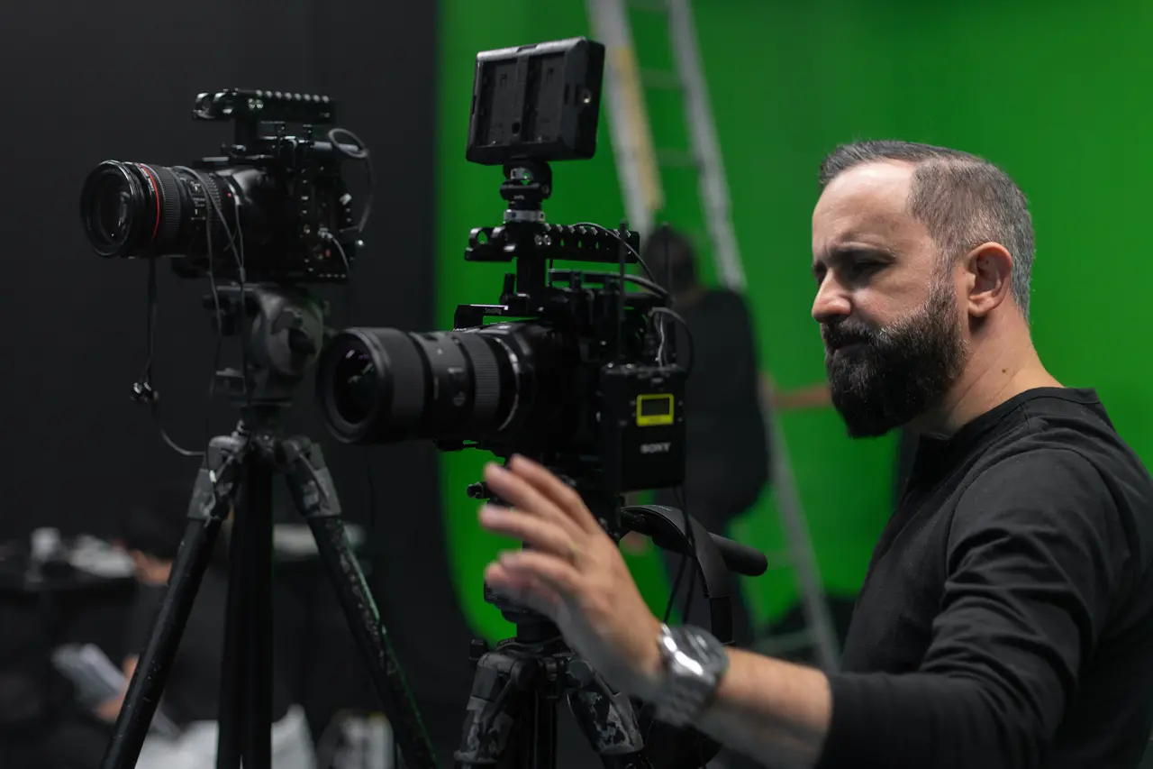 Cineasta Bello Rodrigues dirige série documental 'A Guerra Invisível', que debate temas da espiritualidade em três episódios