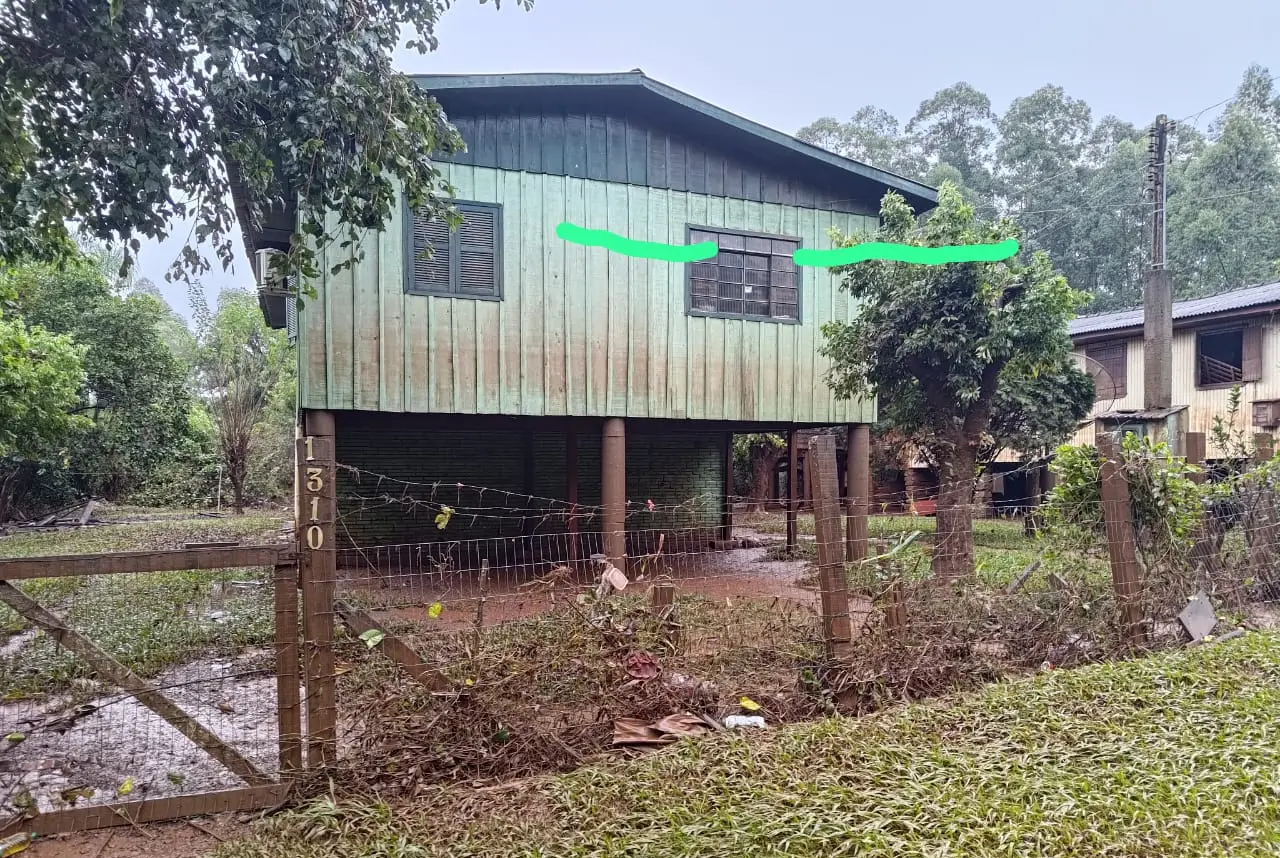 Casa de Cledson e Priscila invadida pela água