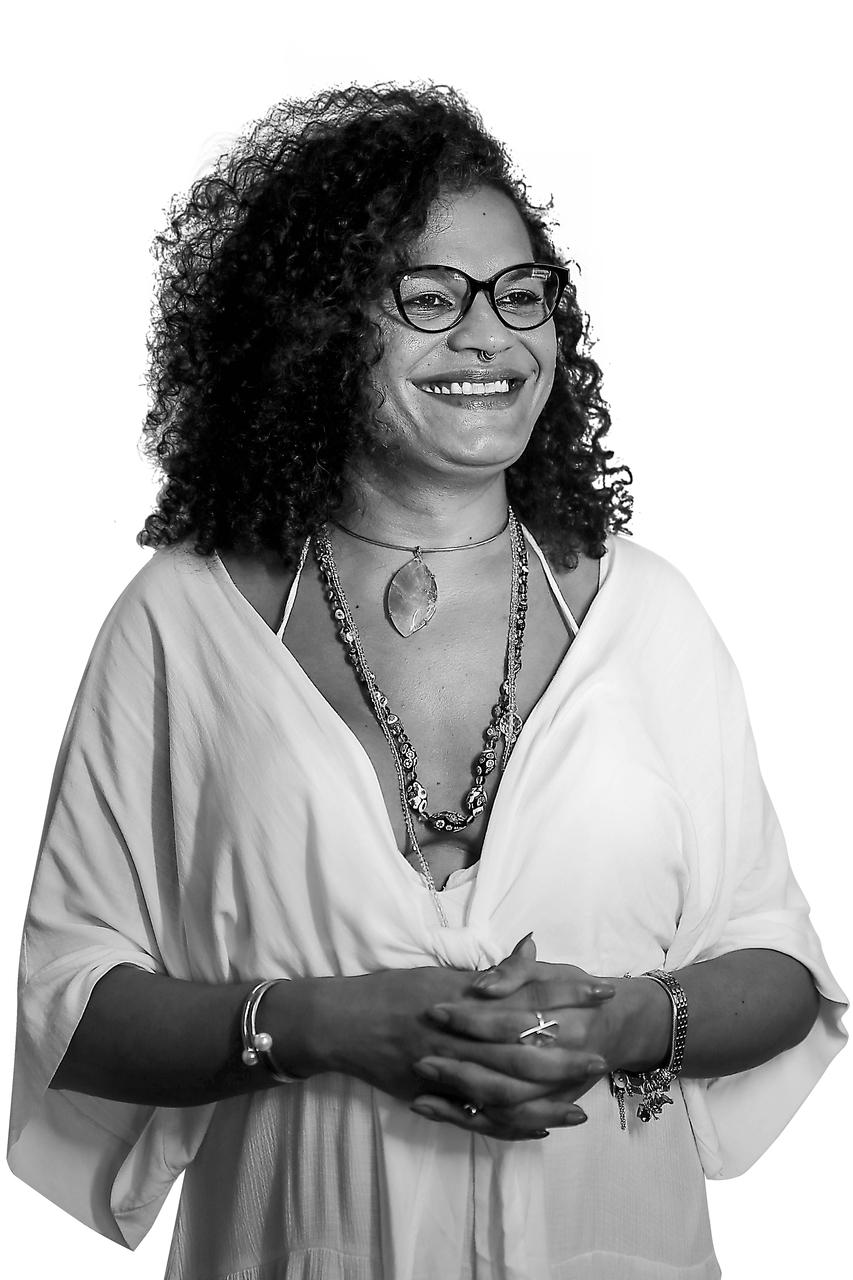 Retrato frontal Dediane Souza