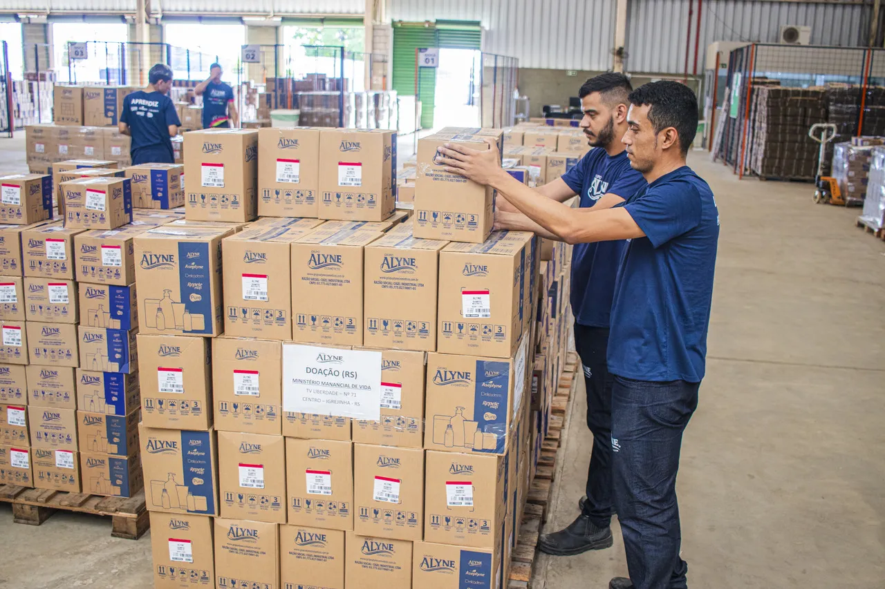 Grupo cearense Alyne, fabricante de cosméticos, produtos de perfumaria e de higiene, já enviou 2 toneladas de xampu e sabonete para o RS