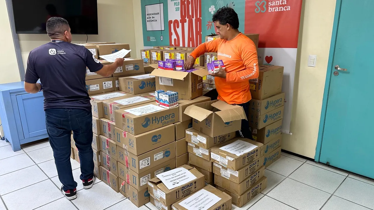 Rede Santa Branca de Farmácias está enviando milhares de medicamentos que somados custariam mais de 360 mil reais para desabrigados do RS