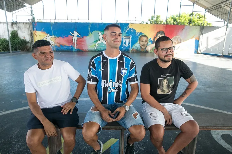 Domingos Sávio entre os amigos Diogo Inácio e Ícaro Gustavo.