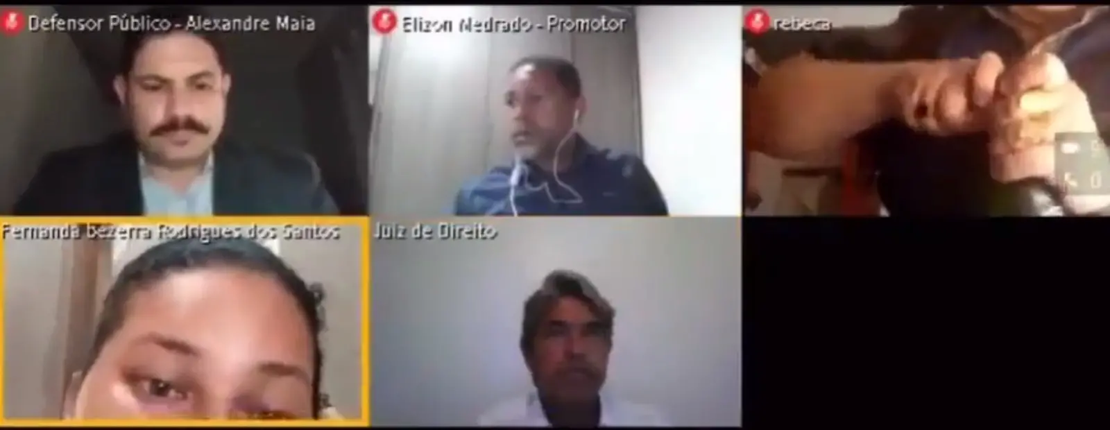 Mulher bebendo cerveja em sessão virtual de julgamento