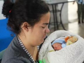 Foto de mulher com bebê no Rio Grande do Sul