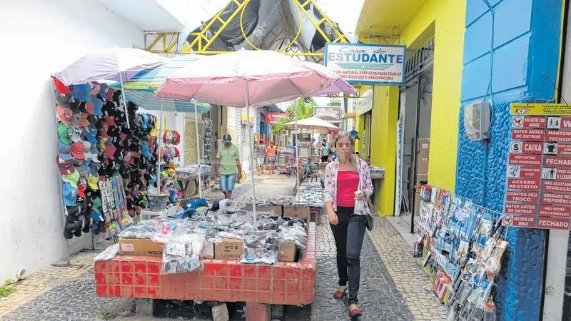 Comércio de rua, representado pelos vendedores ambulantes, pode voltar a crescer com aumento dos impostos para compras internacionais