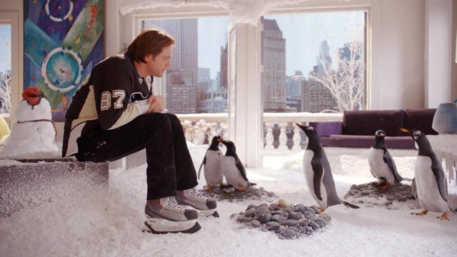 Jim Carrey em cena do filme 'Os Pinguins do Papai'