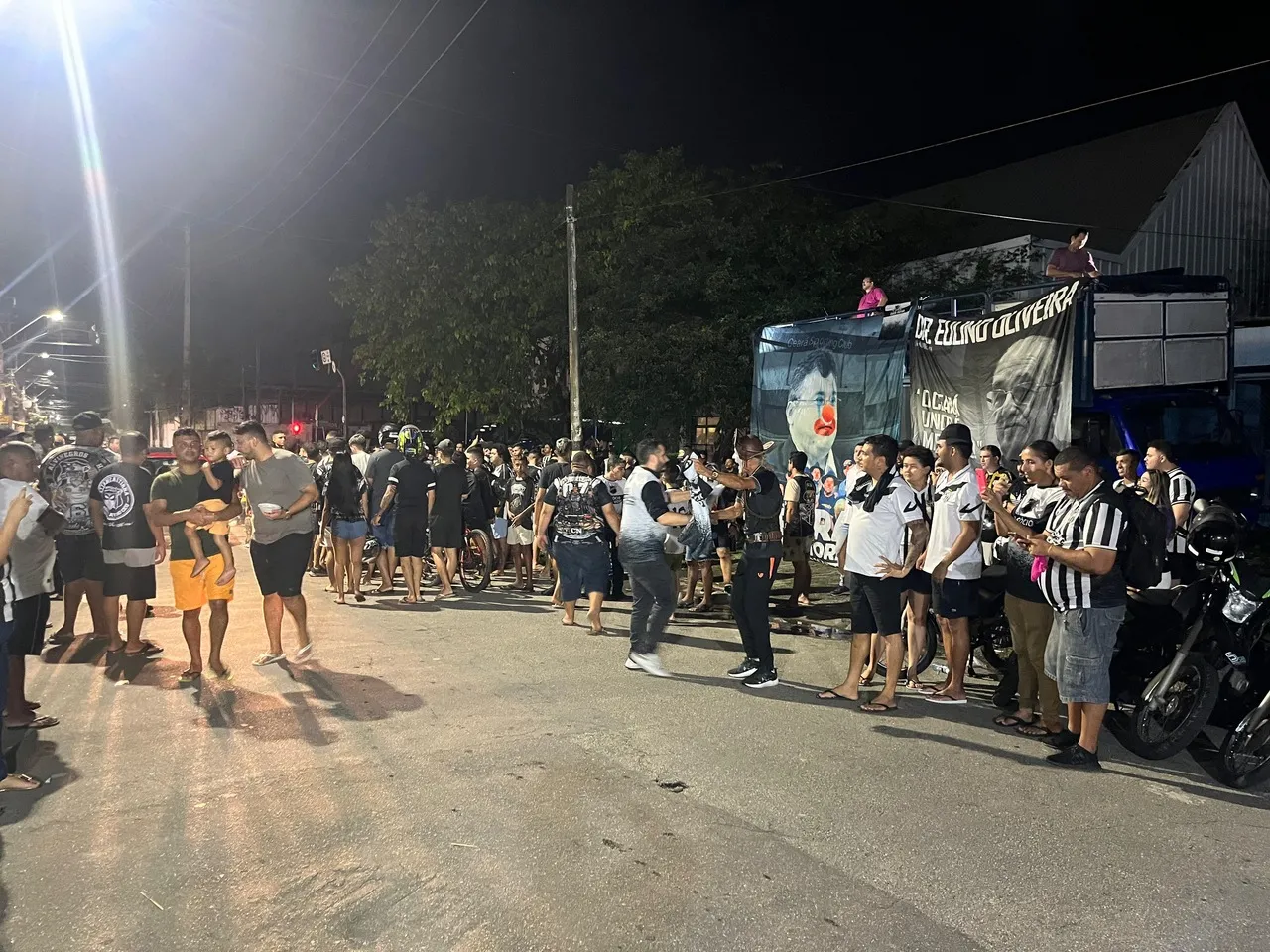 A torcida do Ceará compareceu a sede do clube para acompanhar votação de texto base do novo estatuto do clube