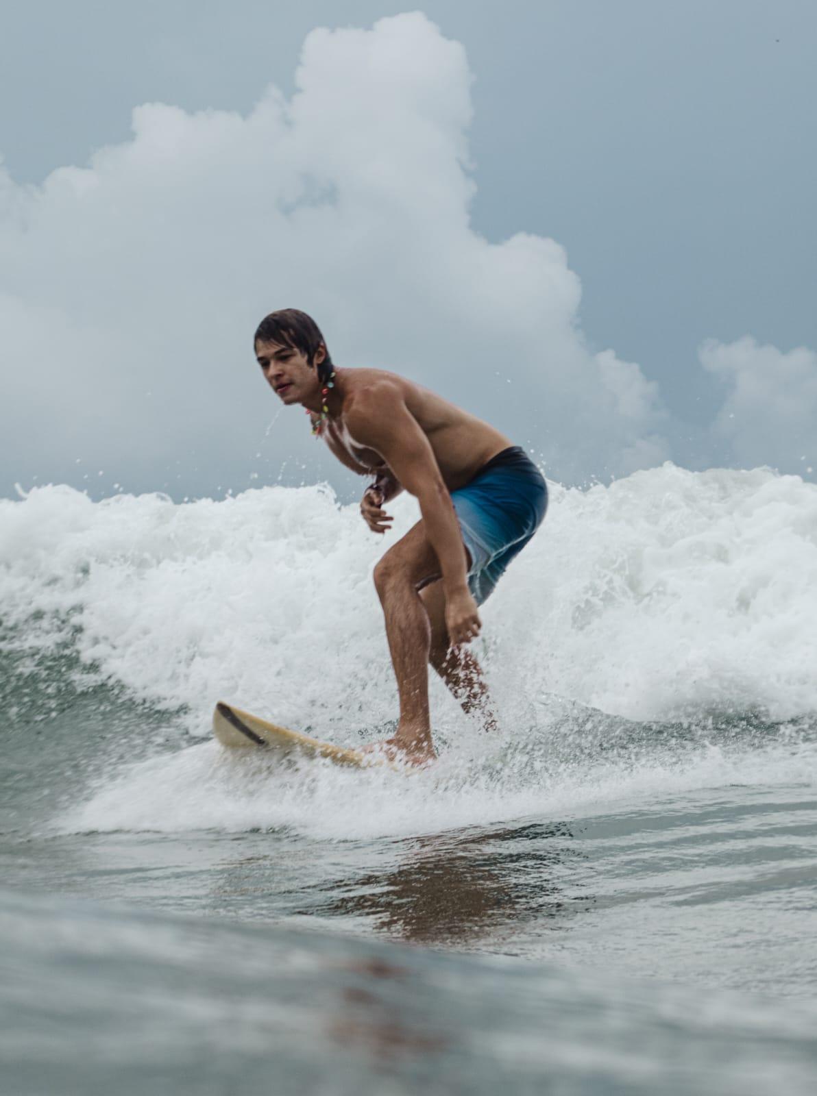 Marcos Ferreira, 30, trocou álcool por surf