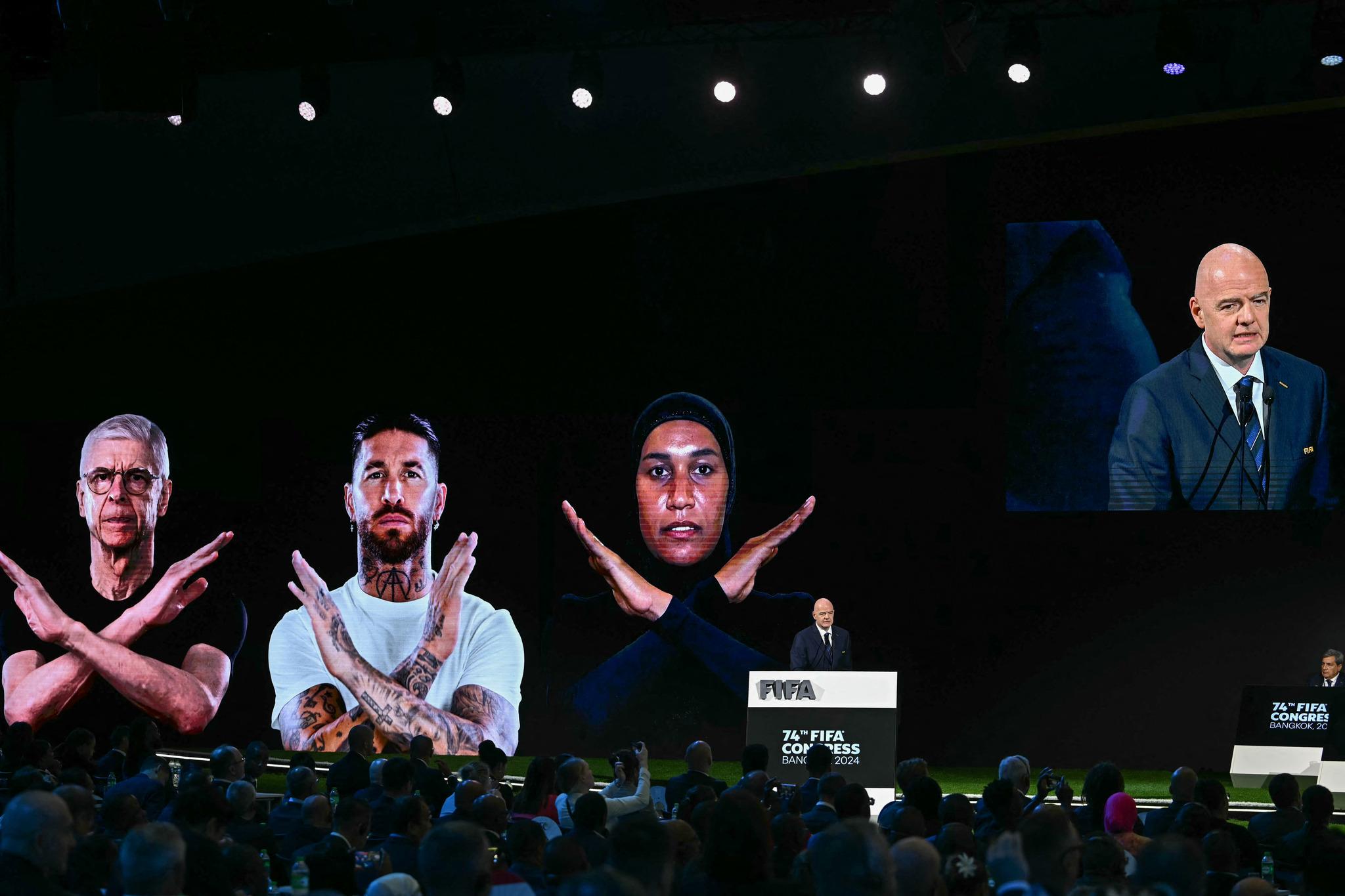 Fifa anuncia que jogadores poderão fazer gesto com as mãos para denunciar racismo aos árbitros