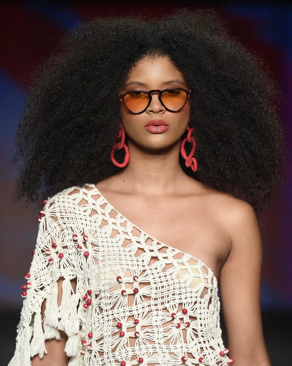 A coleção “Balance”, de Sarah Veloso será apresentada neste domingo (19), às 13h, no evento RUNWAY que acontecerá no Giga Mall Messejana