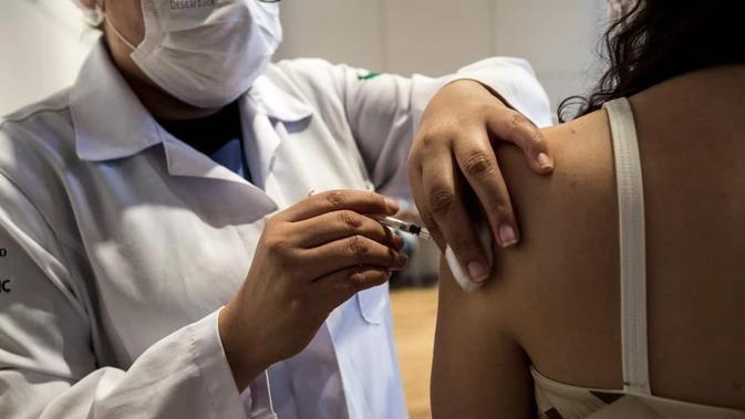 Vacinação contra Covid-19 monovalente do laboratório Moderna deve começar no Ceará