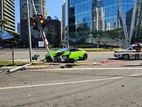 Após ser vítima de assalto, dono de Lamborghini perseguiu e atropelou o criminoso, que conseguiu fugir após acidente