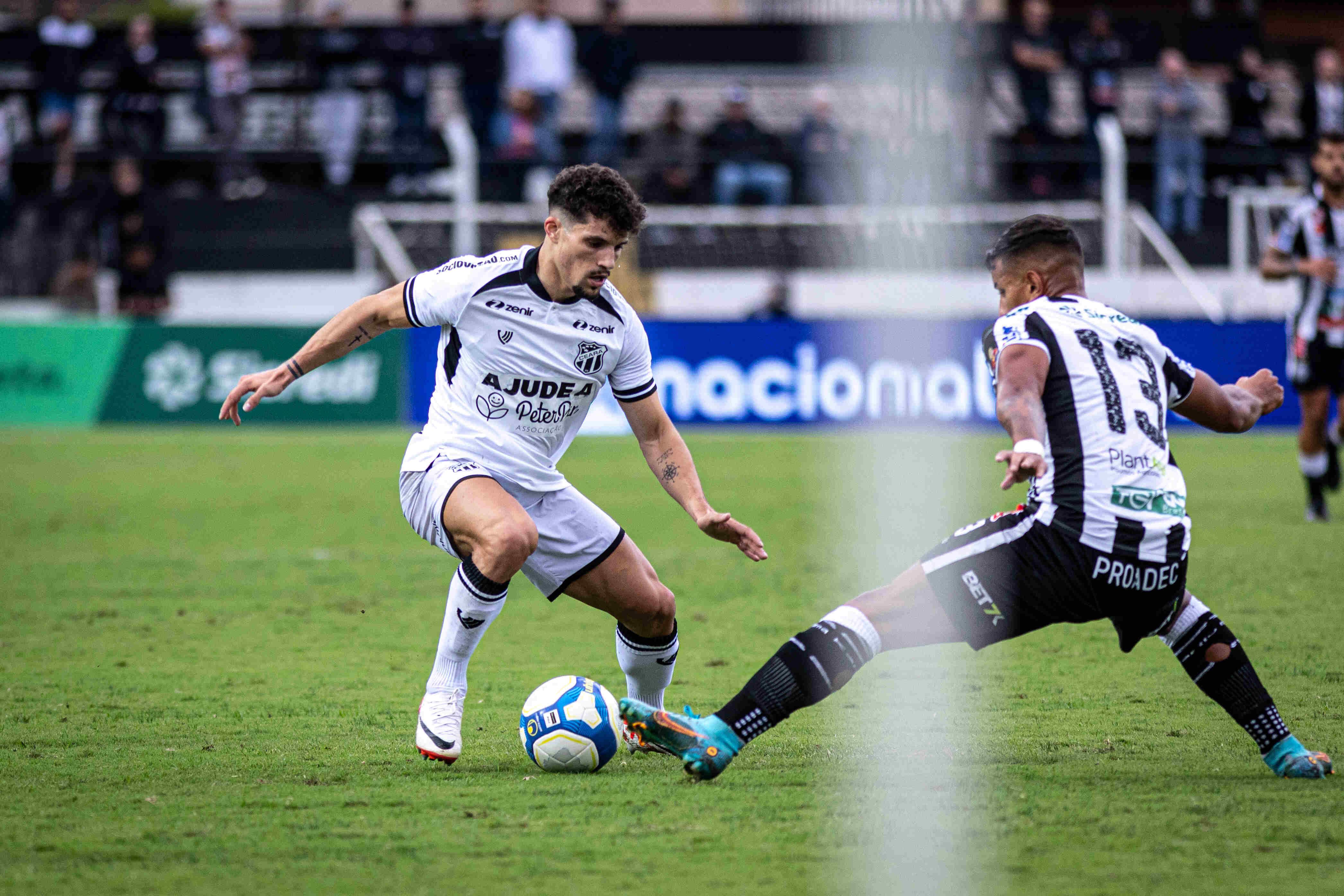 Imagem do lateral direito do Ceará Rafael Ramos