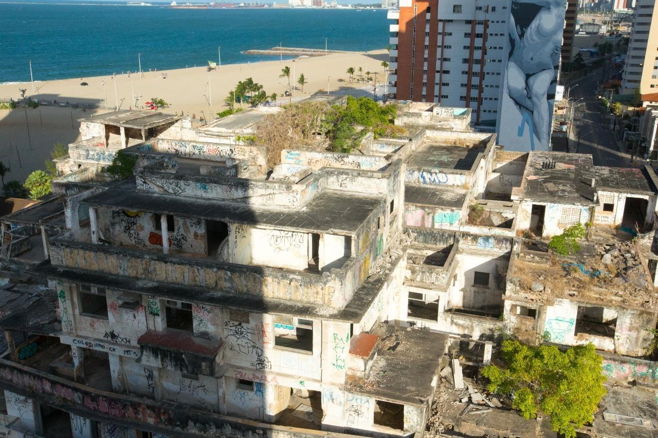 Edifício São Pedro depredado