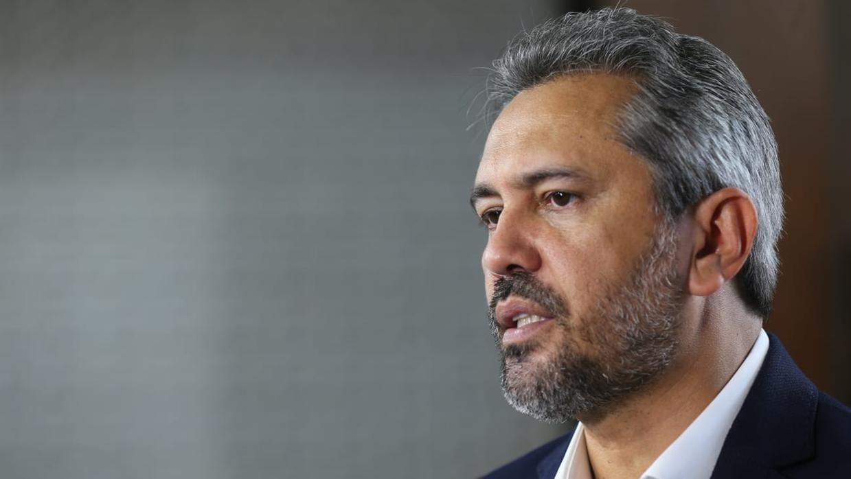 Elmano de Freitas de perfil