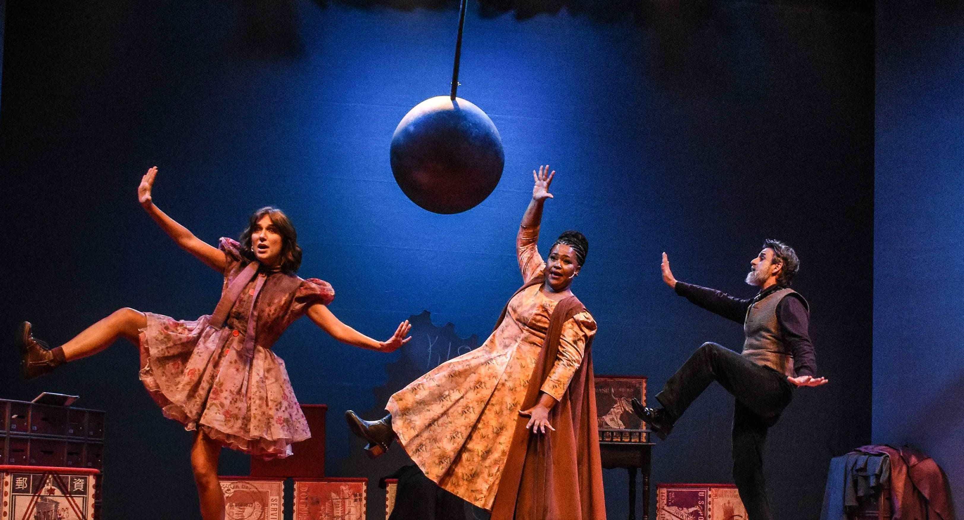 Misturando elementos da obra de Kafka e ludicididade, espetáculo é opção de programação para toda a família