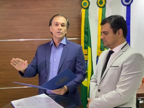 Gardel Rolim e Marcelo Mendes em solenidade na Câmara Municipal de Fortaleza