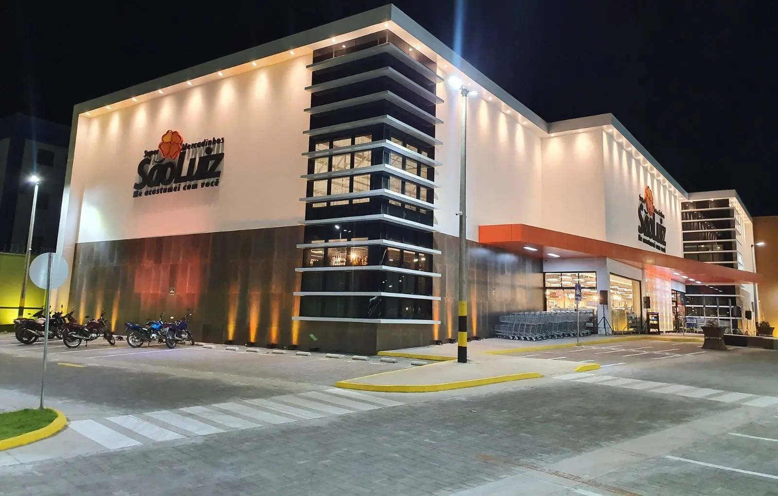 Fachada do Mercadinhos São Luiz