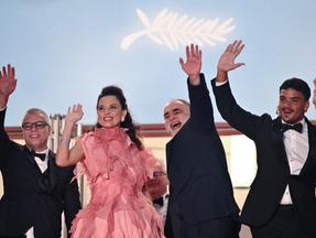 O paulista Fábio Assunção e os cearenses, Nataly Rocha, Karim Aïnouz e Iago Xavier, do longa 'Motel Destino', no tapete vermelho do Festival de Cannes
