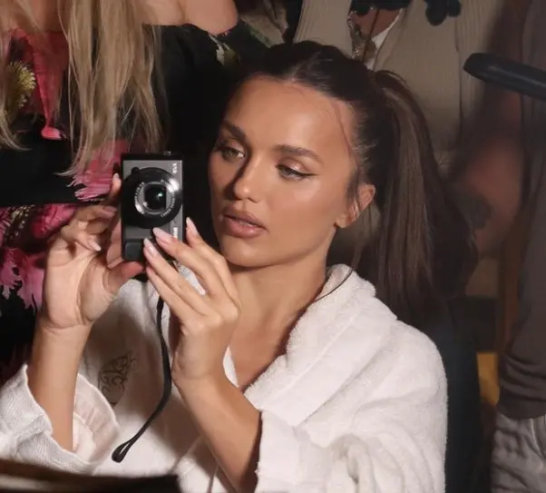 A ex-BBB e atriz Rafa Kalimann se pronunciou sobre os boatos de que estaria vivendo atritos com o elenco da novela “Família é Tudo”