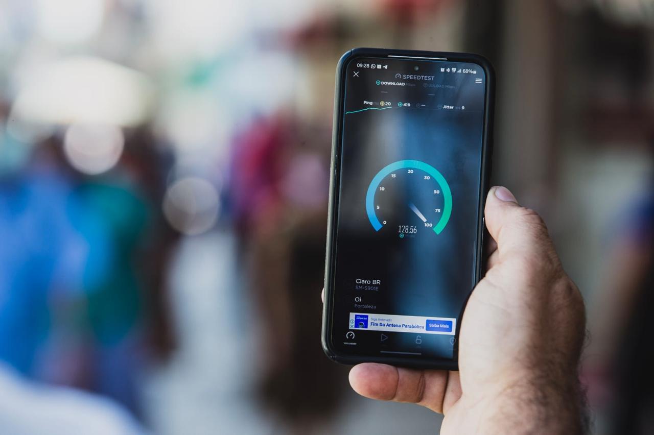 foto de celular com medidor de velocidade da internet