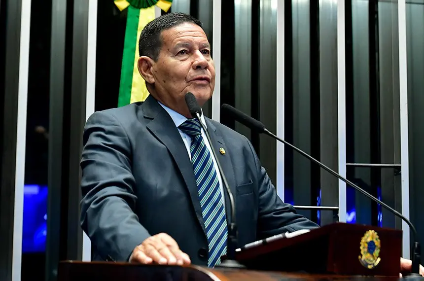 Hamilton Mourão (Republicanos-RS) vem recebendo críticas sobre sua atuação na tragédia das enchentes