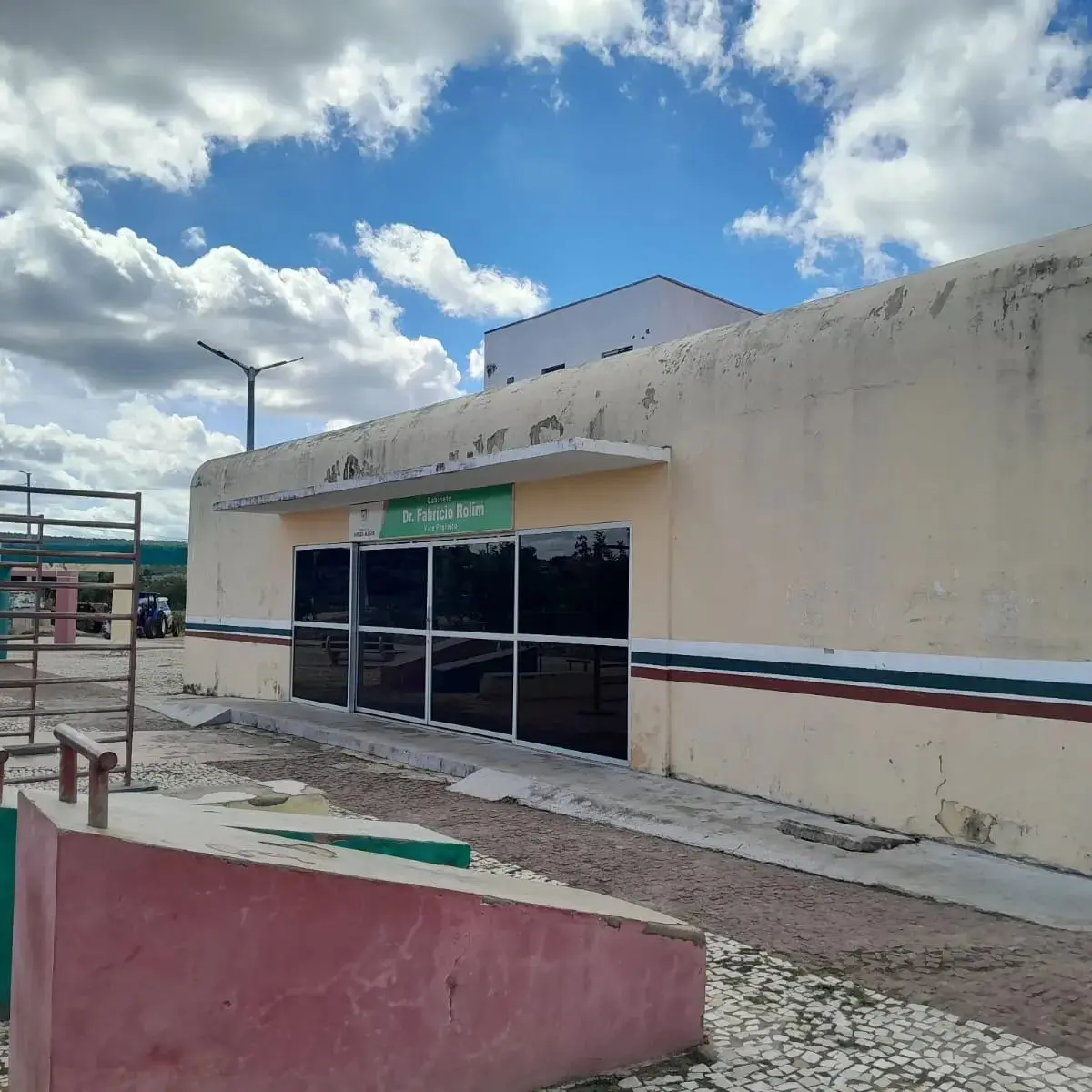 Vice-prefeito, Várzea Alegre, prefeito, briga, combustível, prédio fechado