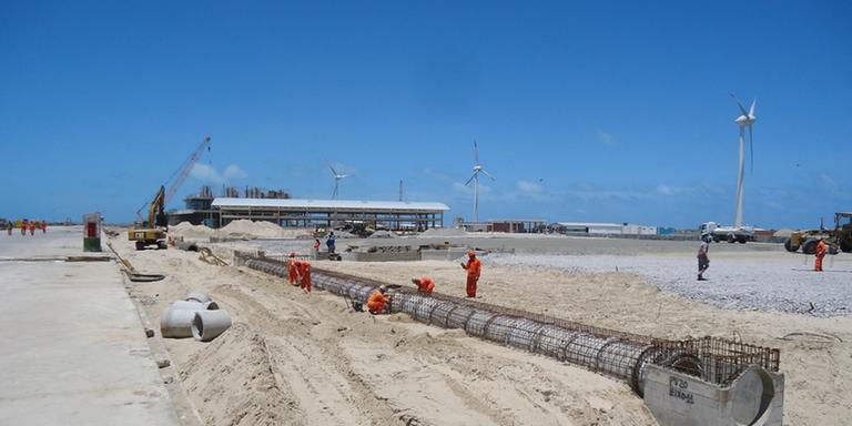 Obras em maio de 2014 no Terminal Marítimo de Passageiros do Mucuripe. Equipamento foi inaugurado em junho daquele ano, mas obras só foram concluídas em janeiro de 2015