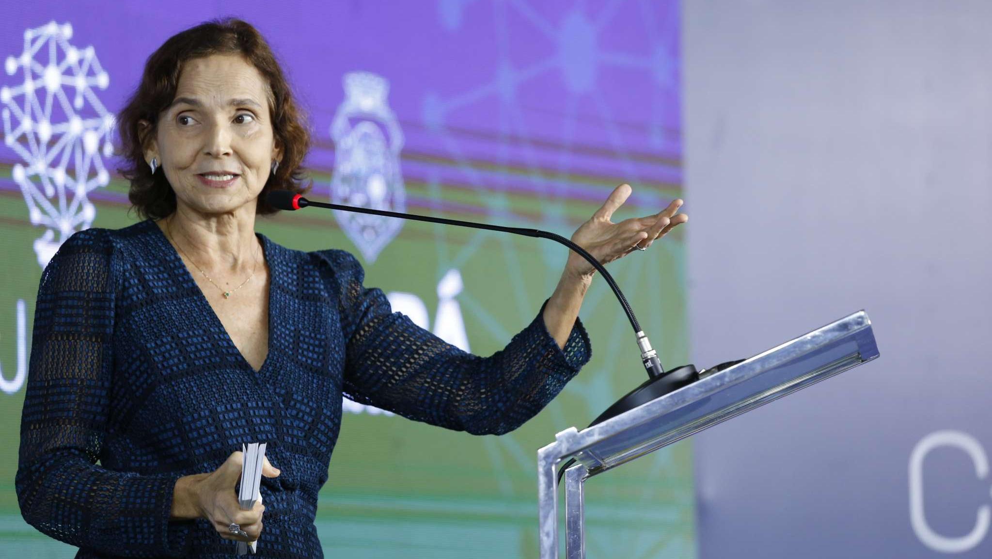 Izolda Cela, MEC, eleições, Sobral, desincompatibilização, deixa o MEC