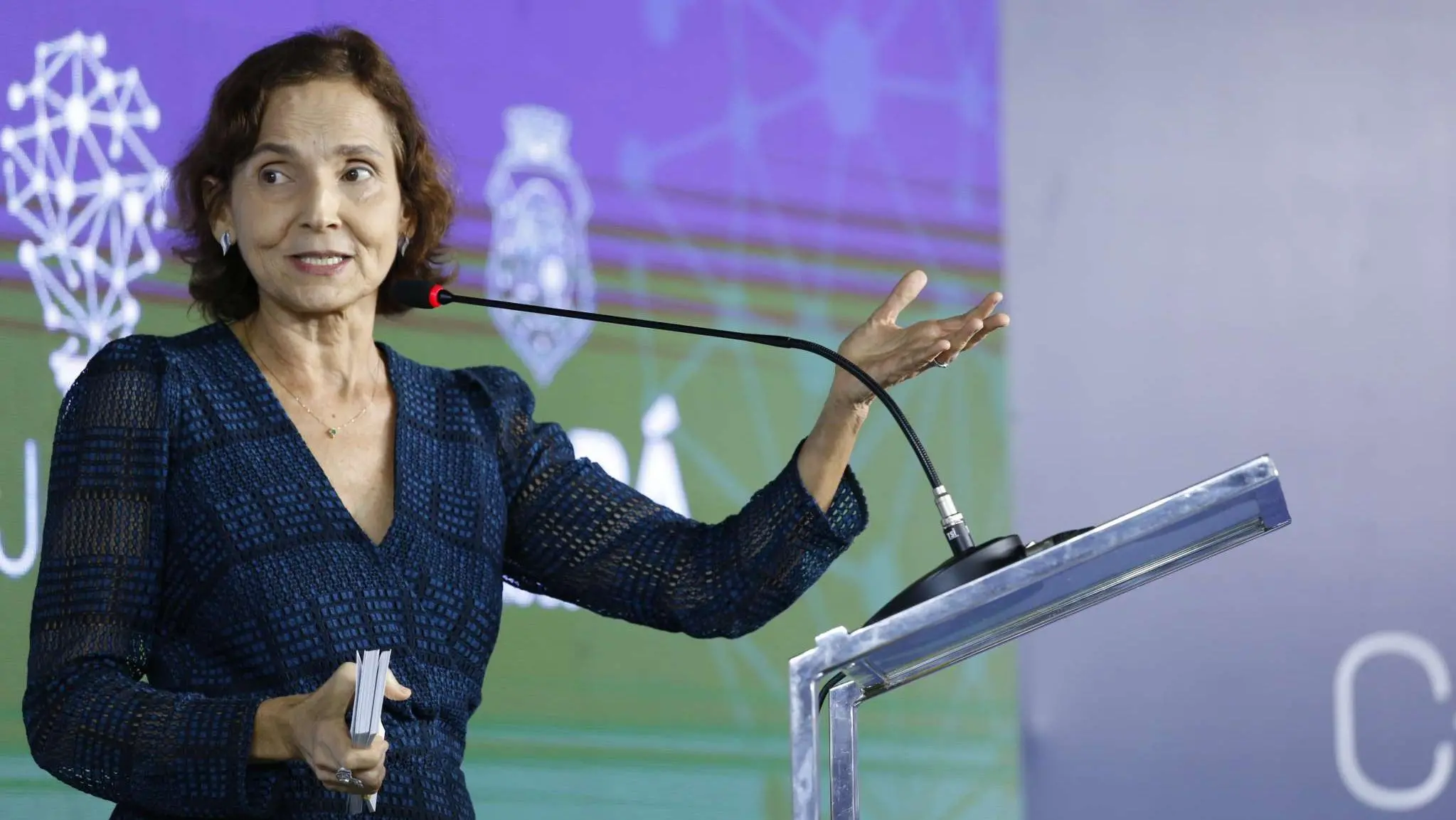 Izolda Cela, MEC, eleições, Sobral, desincompatibilização, deixa o MEC