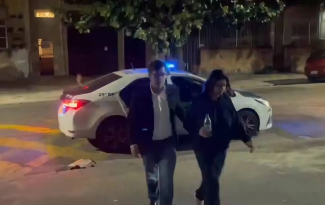 Outra suspeita de participação no caso é Suyany Breschak. Ela se apresentou à polícia dizendo ser cigada e teria ajudado no planejamento do crime