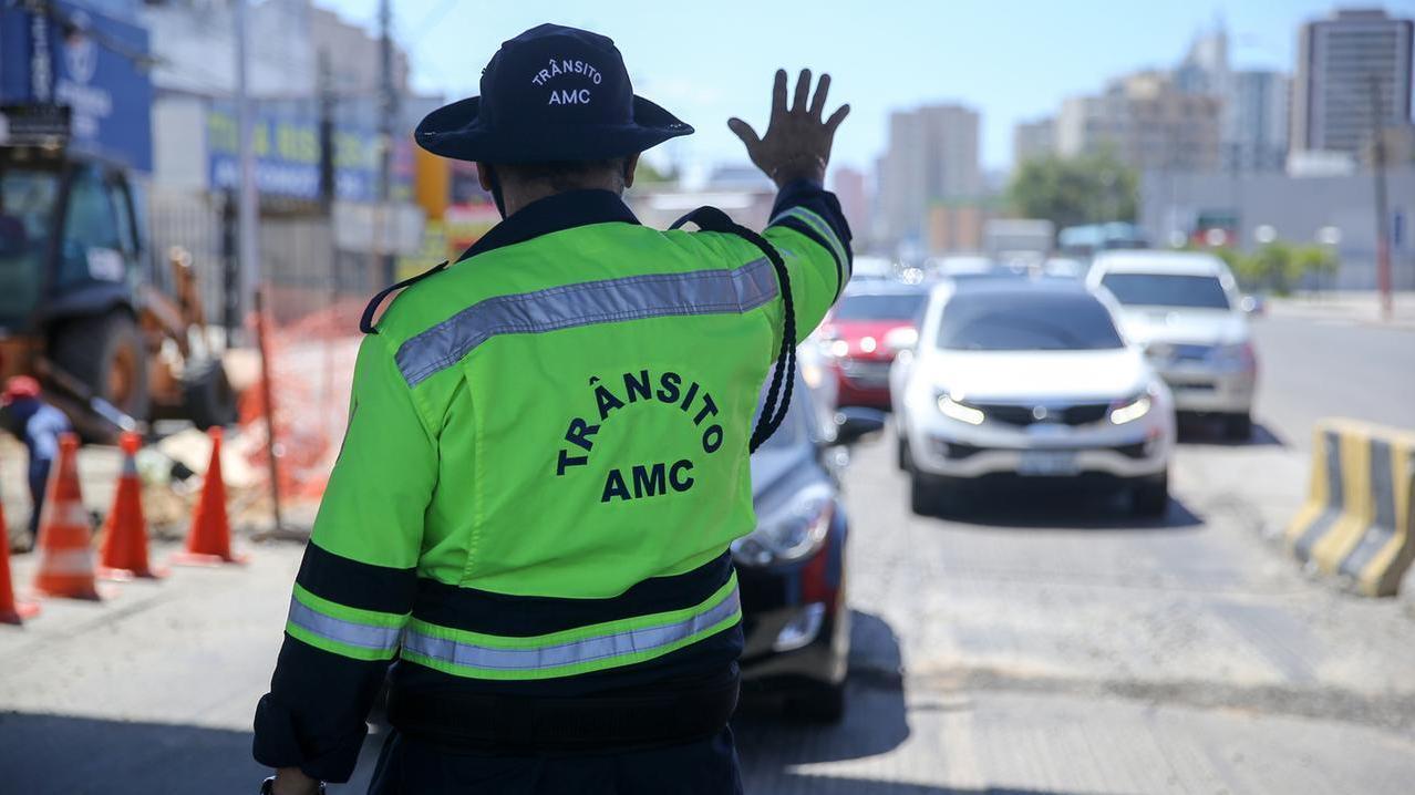 Agente da AMC, em Fortaleza