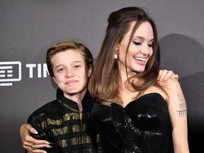 Angelina e a filha Shiloh Nouvel Jolie-Pitt